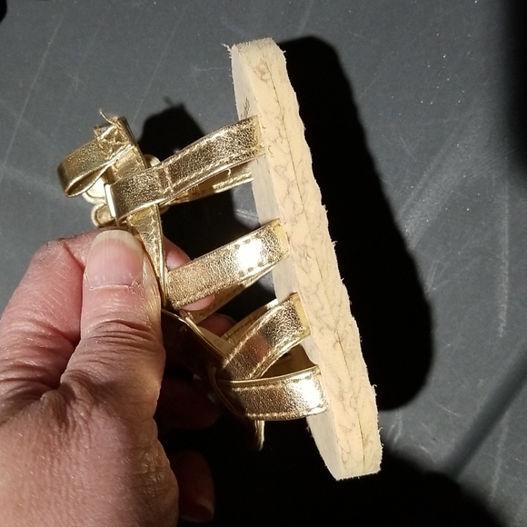 Sandals size 3 - 6 montha by Gerber - Picture 3 of 8